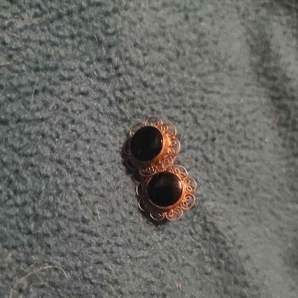 Vintage Onyx Stud Earrings - Picture 3 of 3